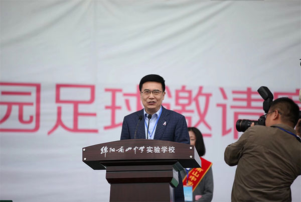 新华文轩出版传媒股份有限公司董事长何志勇宣布开幕