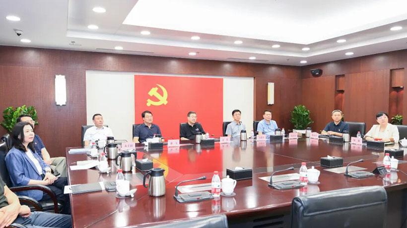 人民教育出版社党委理论学习中心组集中收看