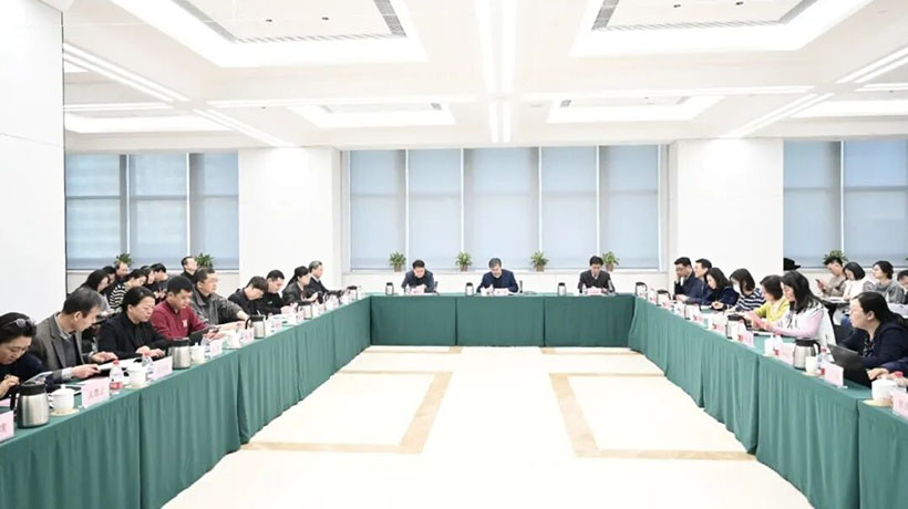 人民教育出版社召开2025年度科研工作会暨中小学教材编研出版规范研制研讨会