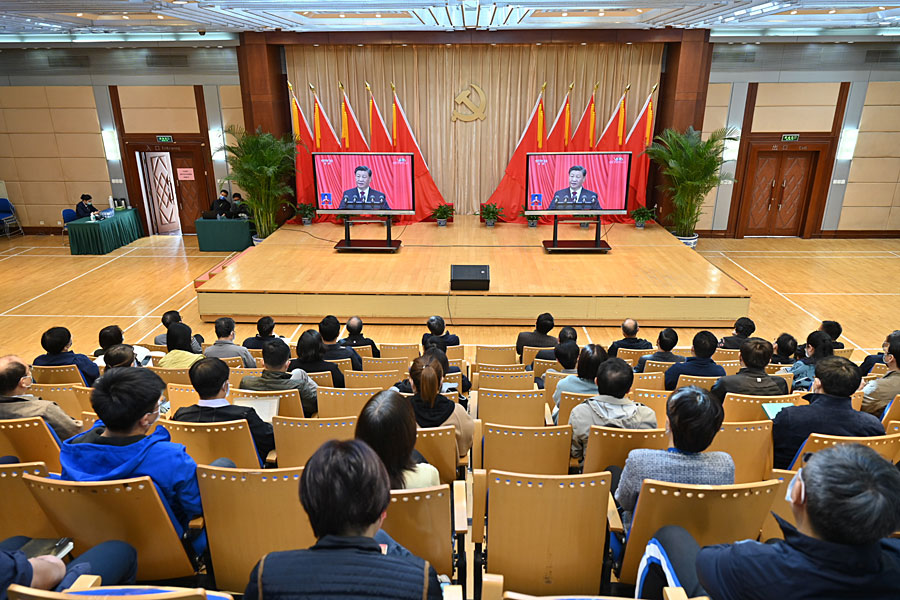 人教社党员干部集中收听收看党的二十大开幕会